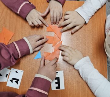 سازگاری با همسالان در دبستان