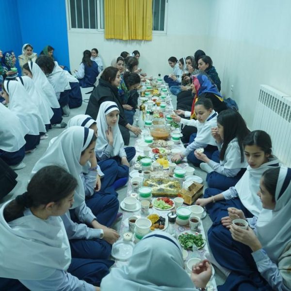 سفره افطار در مدرسه سلاله