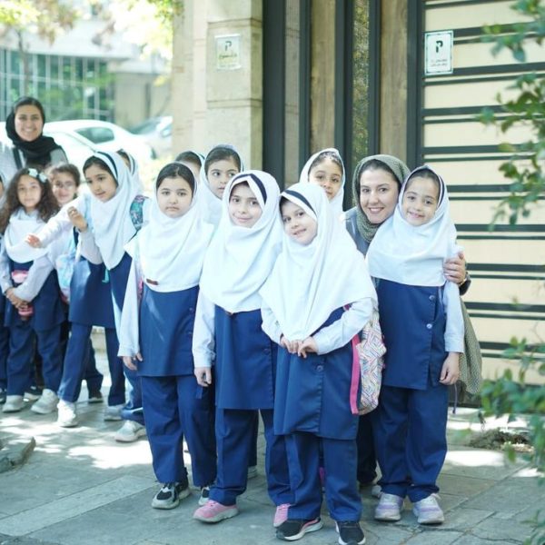 کاخ گلستان با مدرسه