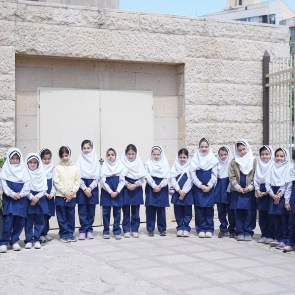 اردو موزه ایرانک با مدرسه