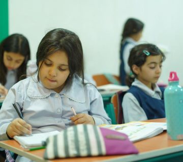 احساس خجالت زدگی دختران در بلوغ