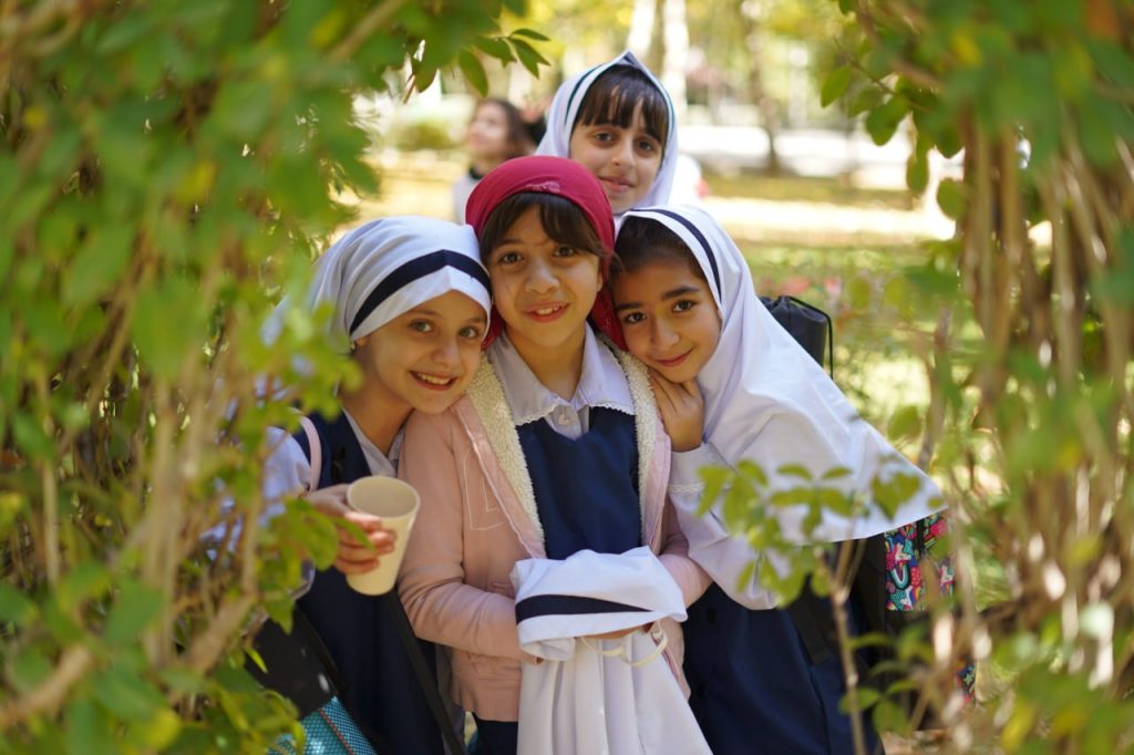 دانش آموزان مدرسه سلاله